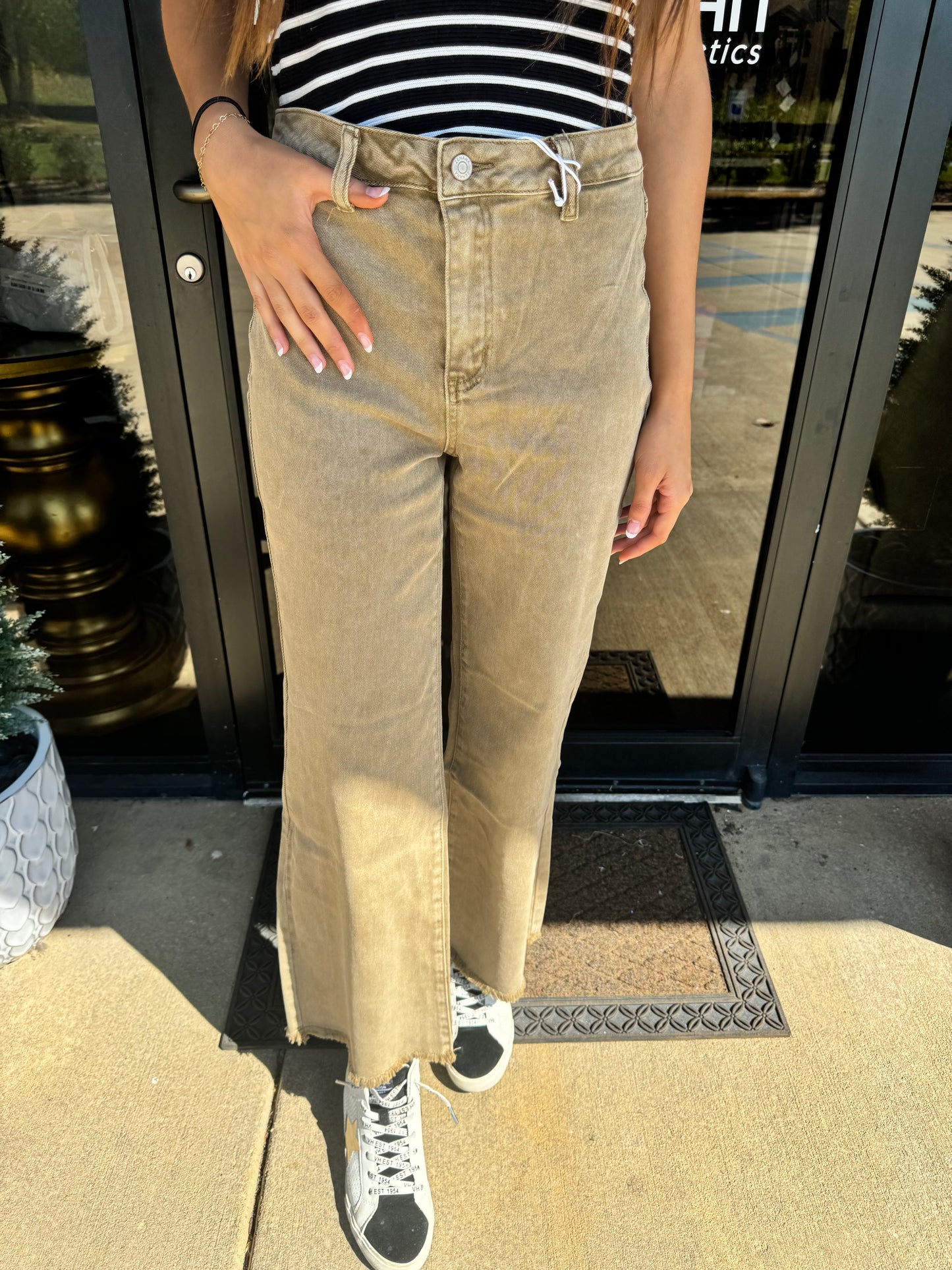 Acid Washed Frayed Wide Pants-Brush