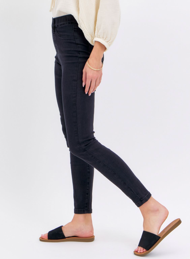 Judy Blue Pull On Skinny Jeans