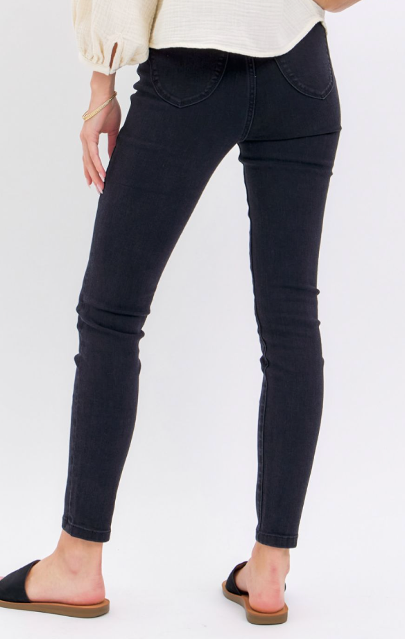 Judy Blue Pull On Skinny Jeans